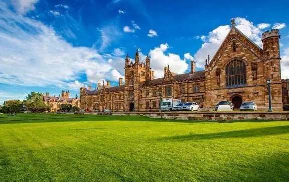 盤(pán)點(diǎn)全球最像哈利波特中魔法學(xué)?；舾裎执某潜さ?6所大學(xué)