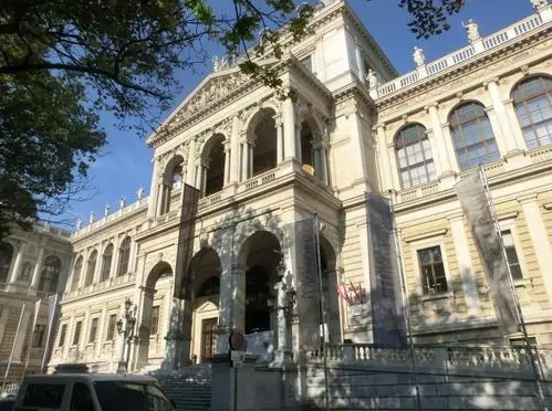 盤(pán)點(diǎn)全球最像哈利波特中魔法學(xué)?；舾裎执某潜さ?6所大學(xué)